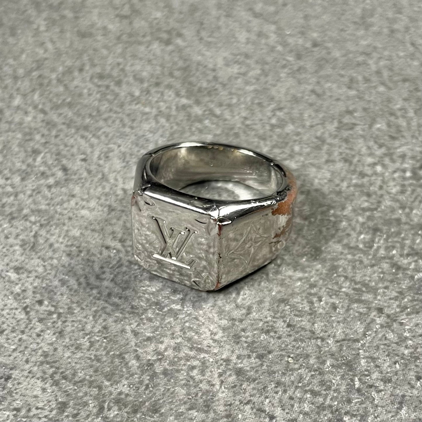 Louis Vuitton Classic Ring (M)