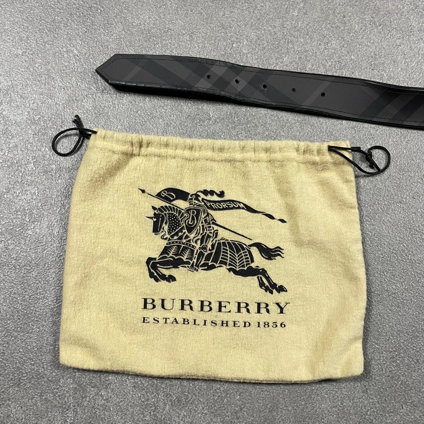 Burberry vintage Belt (95)