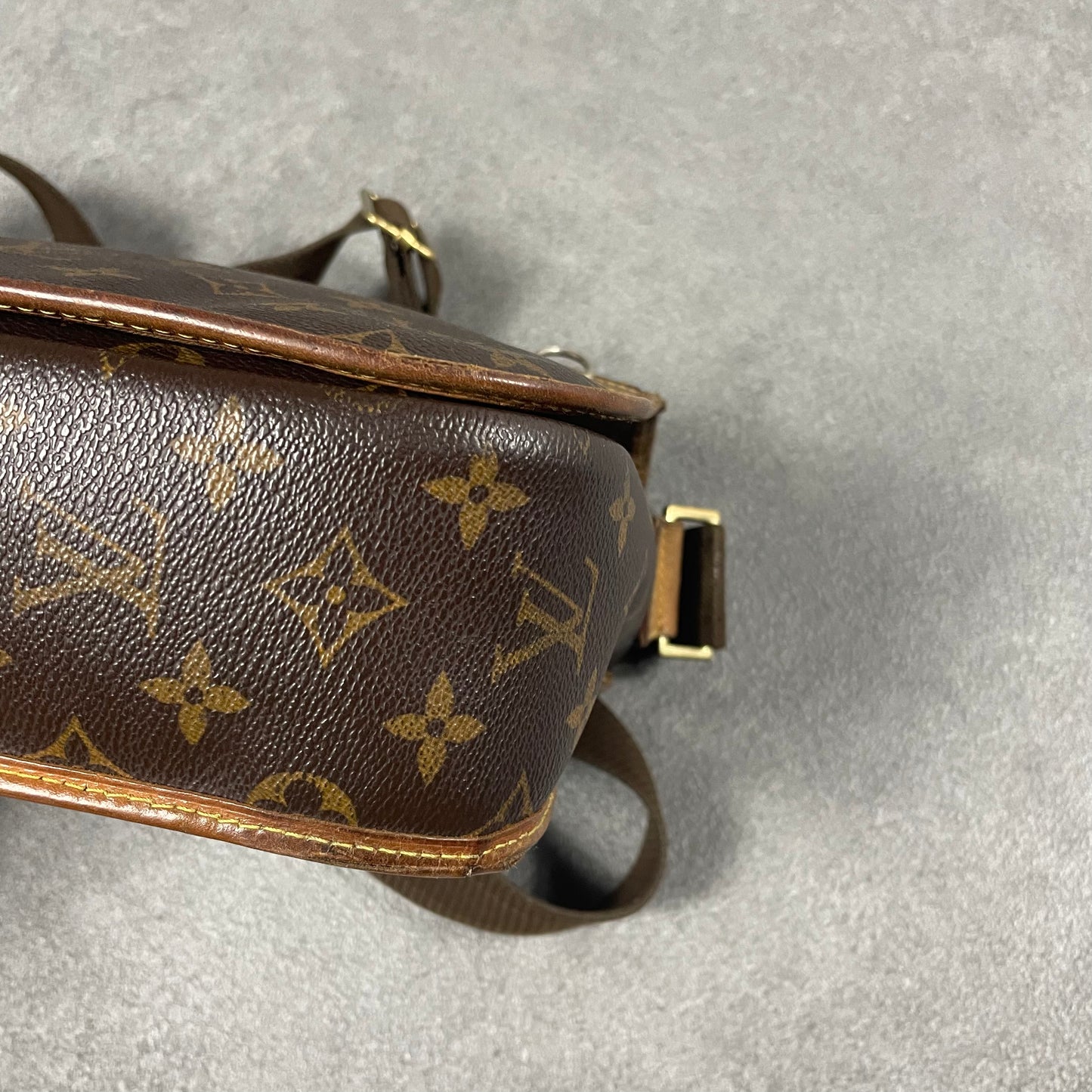 Louis Vuitton Messenger Bag