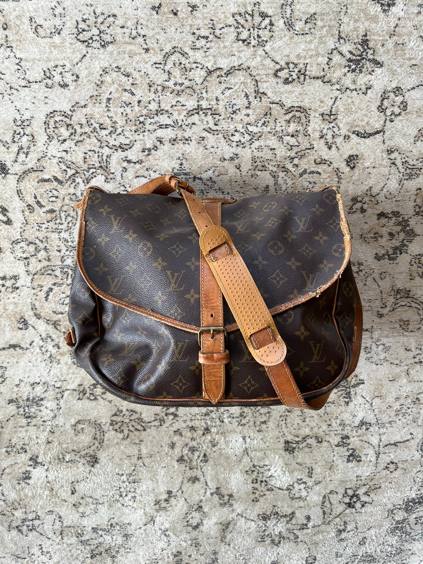 Louis Vuitton Saumur 45