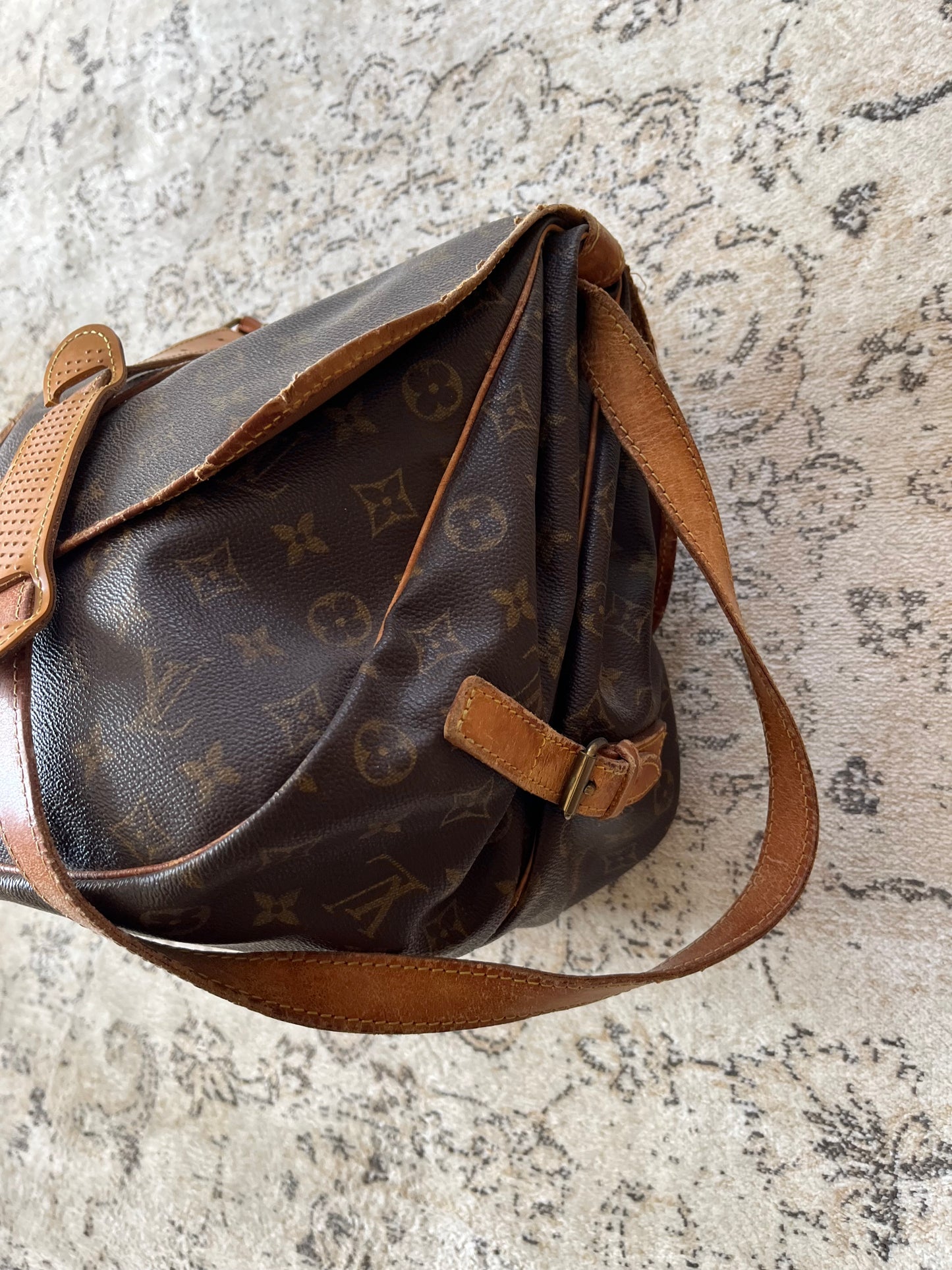Louis Vuitton Saumur 45